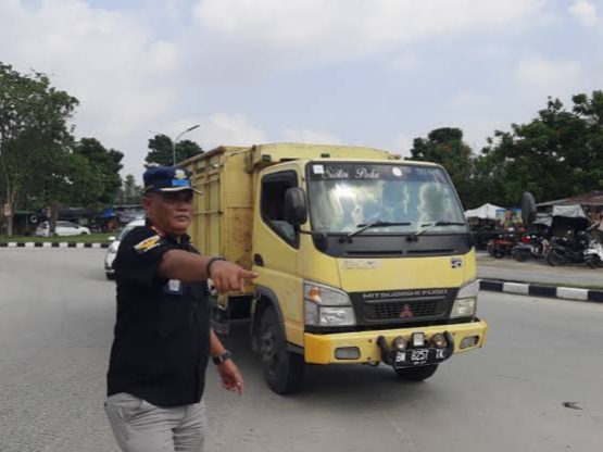 Dishub Pekanbaru Tegas: Truk Masuk Kota di Luar Jam Aturan, Langsung Kena Tilang!