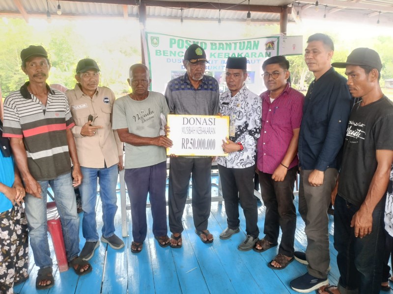 PGRI dan Forum Wartawan Galang Dana Rp54 Juta untuk Korban Kebakaran Bukit Batu