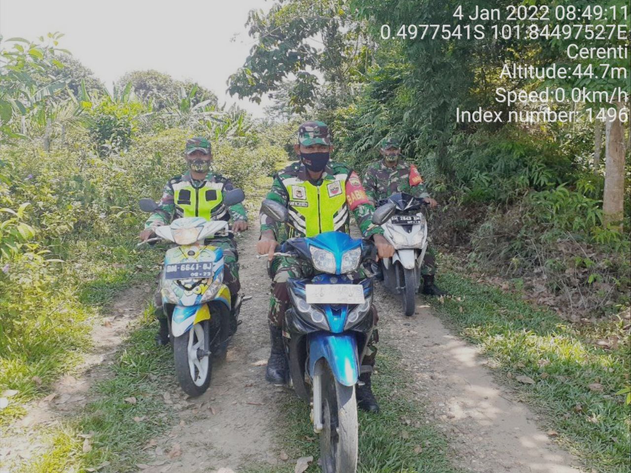 Babinsa Koramil 06/Cerenti Kodim 0302/ Inhu Laksanakan Patroli Untuk Cegah Kebakaran Hutan Dan Lahan di Kelurahan Koto Peraku