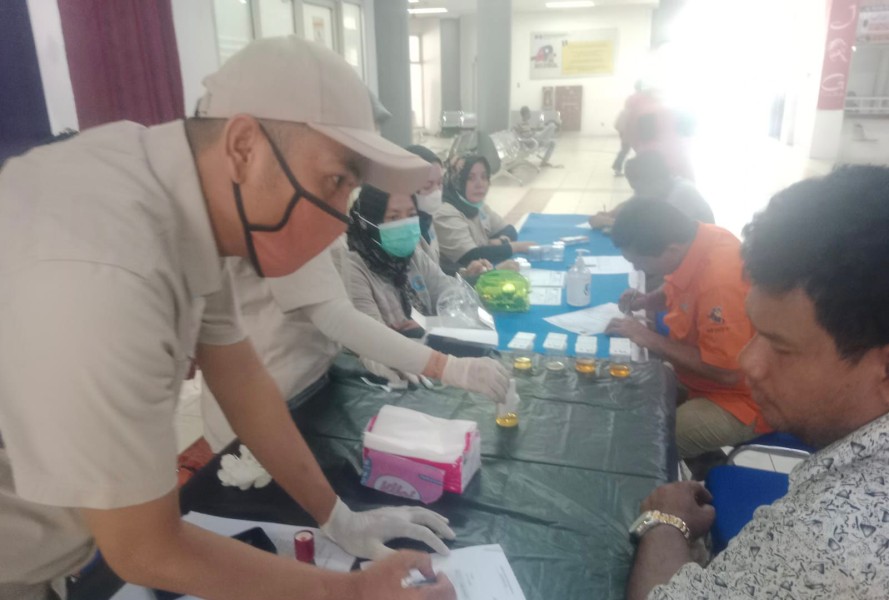 Jelang Mudik Lebaran, Terminal BRPS Pekanbaru Gelar Tes Urine, Semua Sopir Negatif Narkoba