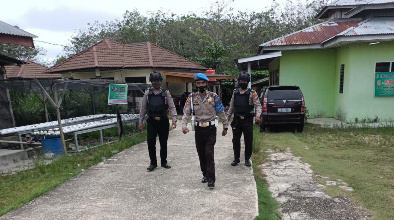 Personel Polsek Bunut Lakukan Penjagaan di Mako