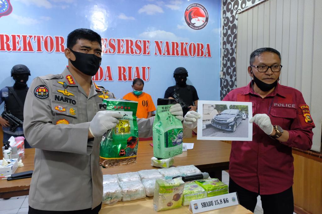 Direktorat Narkoba Polda Riau  Ringkus 2 Pelaku Dan Sita 15,8 Kg Sabu.
