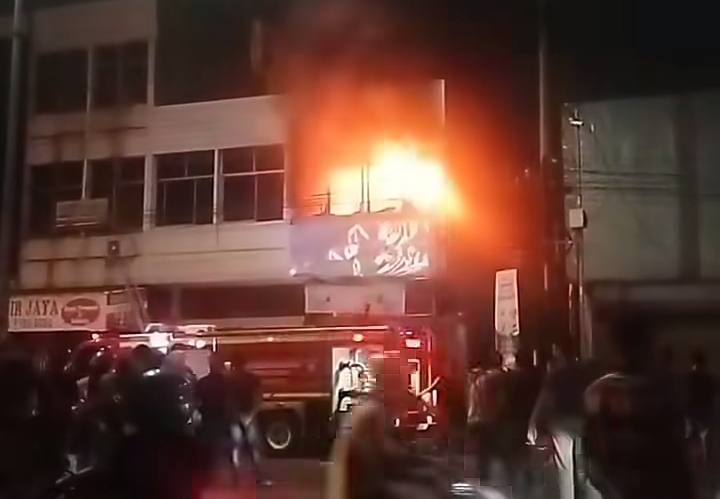 Empat Anggota Keluarga Tewas Terjebak Kebakaran Ruko di Pekanbaru