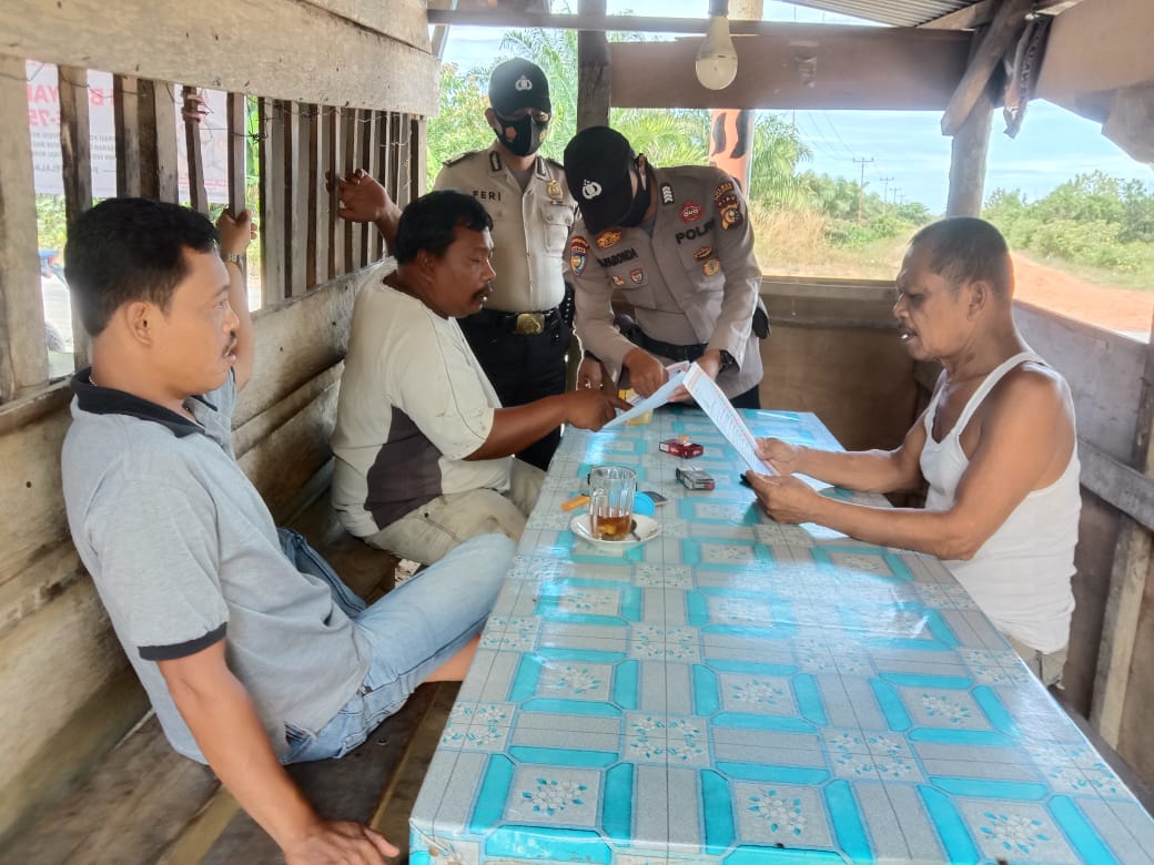 Cegah Karhutla di Tengah Pandemi, Polsubsektor Pelalawan Gelar Patroli