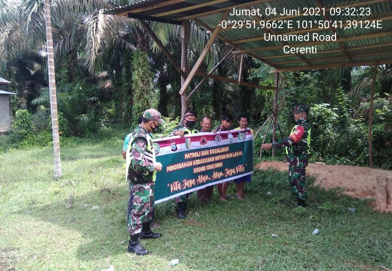 Waspada Terjadi Karhutla, Babinsa Koramil 06/Cerenti Kodim 0302/Inhu Laksanakan Sosialisasi Karhutla