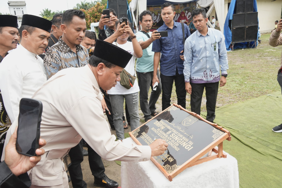 Penuhi Kebutuhan Dasar Pendidikan  Bupati Suhardiman Diapresiasi Tomas Kebun Lado
