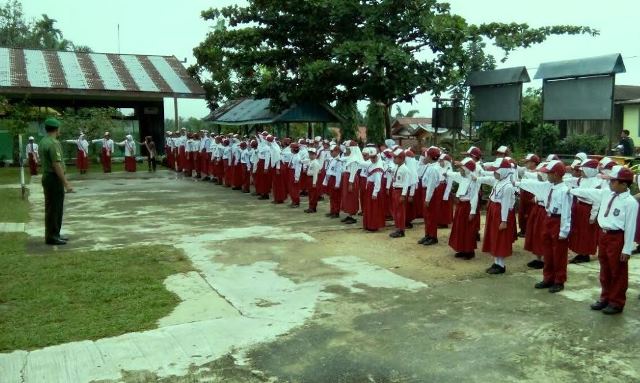 Pelajar SDN 006 Desa Sialang Jaya Rohul Dimotivasi TNI