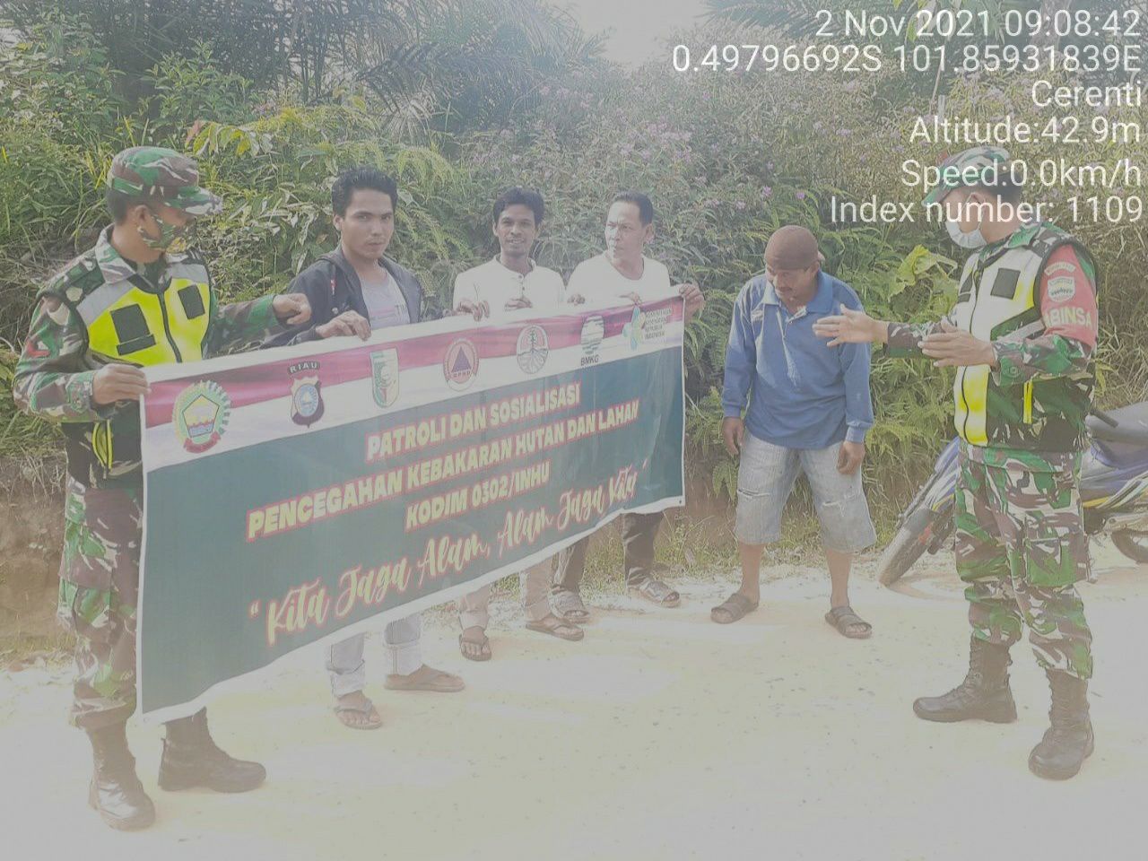 Anggota Koramil 06/Cerenti Kodim 0302/ Inhu Laksanakan Patroli Untuk Cegah Kebakaran Hutan Dan Lahan di Pesikaian