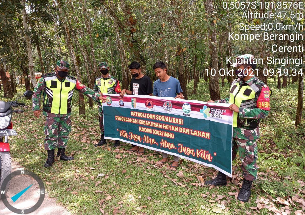 Babinsa Koramil 06 Cerenti Kodim 0302 Inhu Cegah Karhutla,Babinsa Dan Warga Rutin Melaksanakan Sosialisasi Dan Patroli Kewilayah Binaan