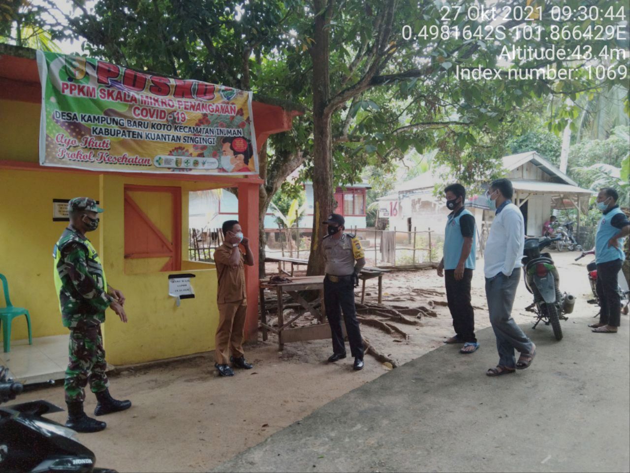 Babinsa Koramil 06/Cerenti Dim 0302 Inhu Monitoring Posko PPKM Mikro Di Desa Binaan Desa Kampung Baru Koto