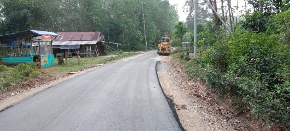 Jalannya Selesai Di Aspal  Warga Banjar Benai Apresiasi Bupati Suhardiman