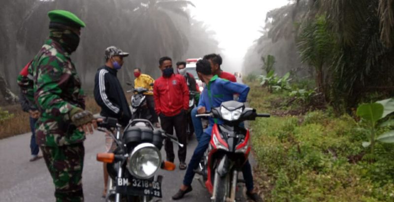 Aksi Babinsa Koramil 16/Tapung Bubarkan Balap Liar