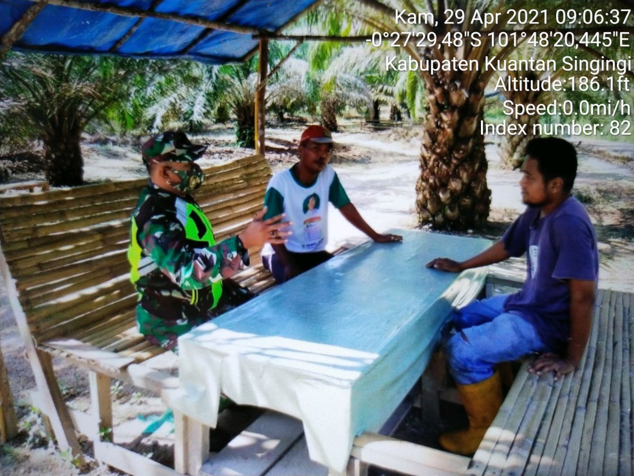 Sertu Heriyus Saputera Babinsa Koramil 06/Cerenti Kodim 0302/Inhu Melaksanakan Komsos Dengan Warga Binaan