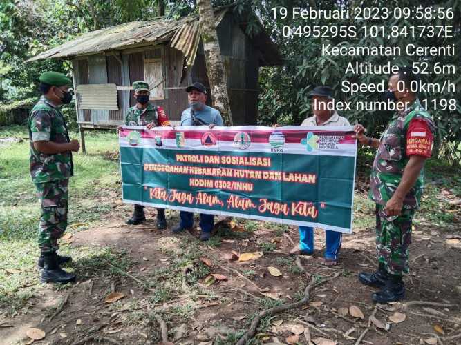 Babinsa Koramil 06/Cerenti Kodim 0302/Inhu Laksanakan Patroli Untuk Cegah Kebakaran Hutan Dan Lahan di Kompe Berangin Kecamatan Cerenti 