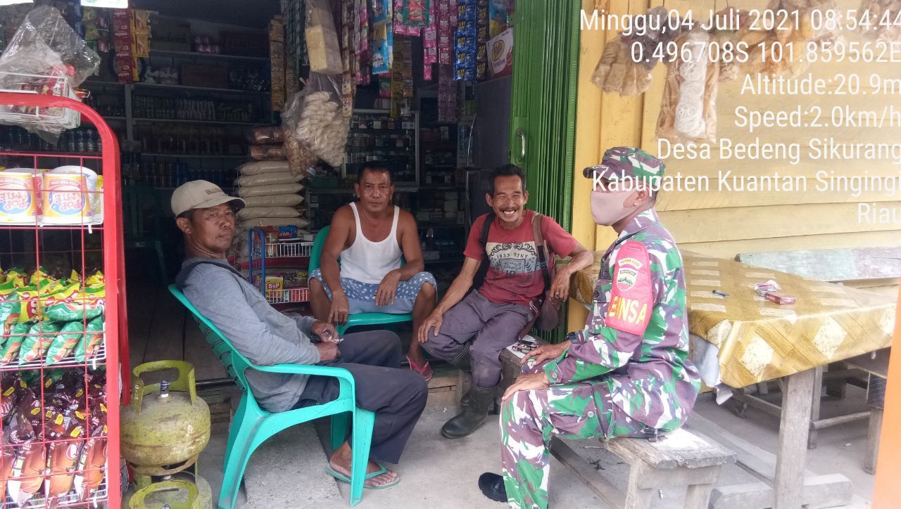 Babinsa Koramil 06/Cerenti Komsos Bersama Warga, Masyarakat Didesa Binaan Desa Bedeng Sikuran