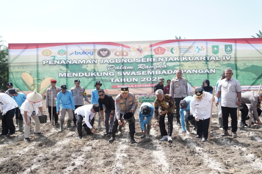 Bersama Petani, Polda Riau Tancap Gas Wujudkan Ketahanan Pangan Lewat Jagung di Bengkalis