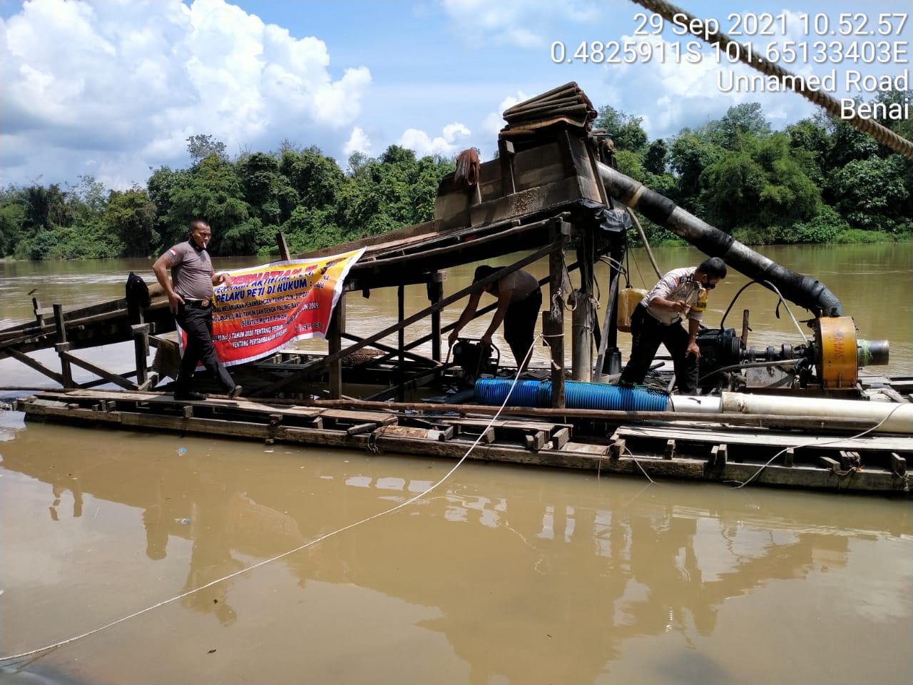 Polsek Benai Kuansing Kembali Musnahkan Rakit PETI di Sungai Kuantan