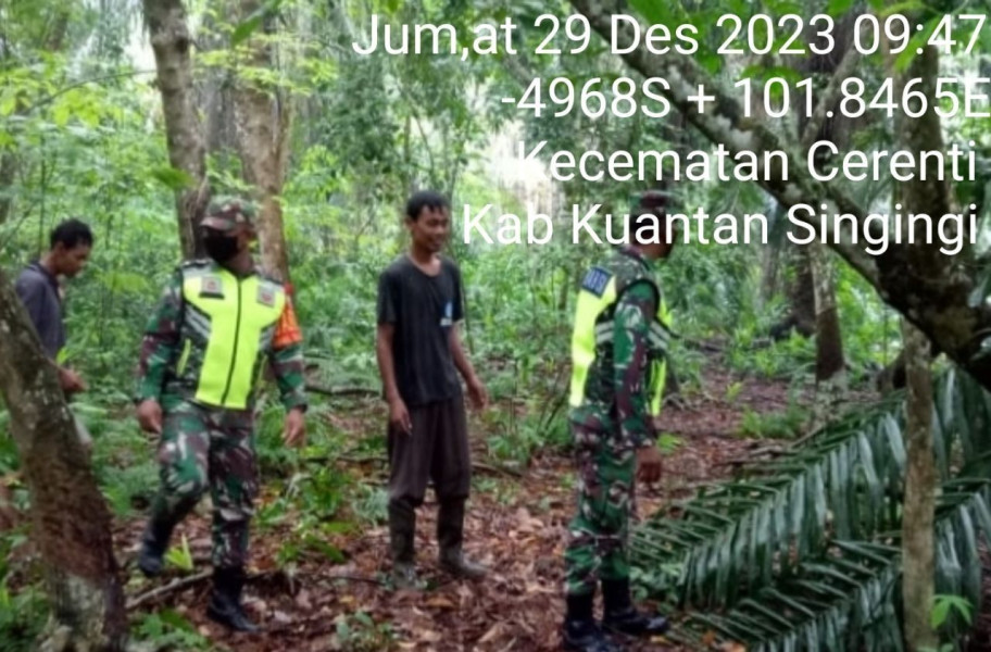 Babinsa Koramil 06/Cerenti Kodim 0302/Inhu Laksanakan Patroli Antisipasi Kebakaran Hutan Dan Lahan Di Desa Pulau Panjang Cerenti