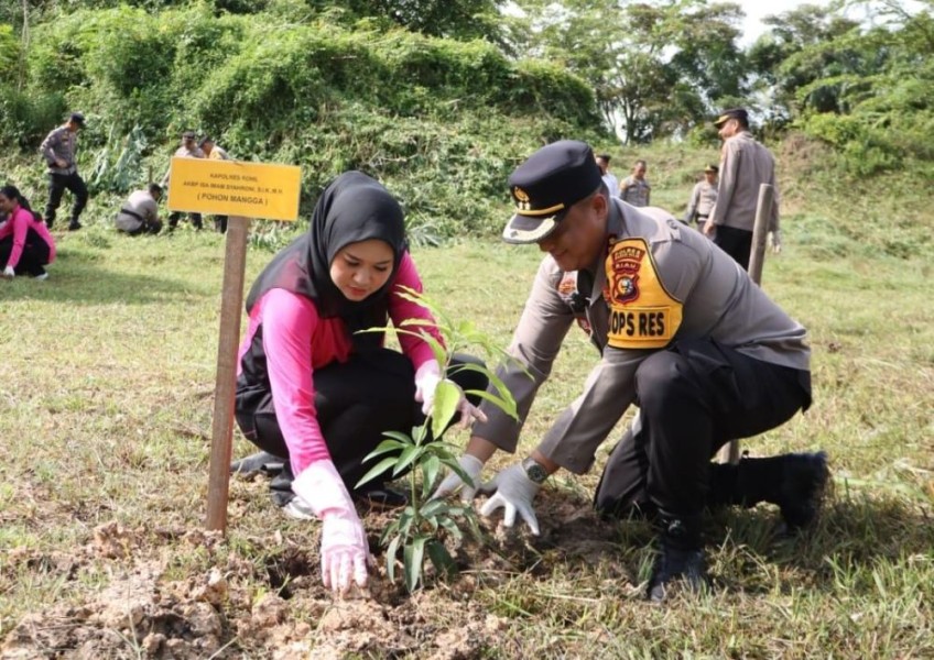 Filosofi 'Tunas Pohon Beri Pencerahan', Semangati Penghijauan Polres Rohil