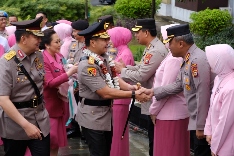 Hujan Tak Halangi Penyambutan Kapolda Riau Baru, Irjen Pol Herry Heryawan