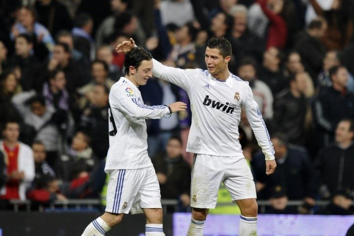 Ternyata Ronaldo Kesal Ditinggalkan Ozil Saat di Madrid 