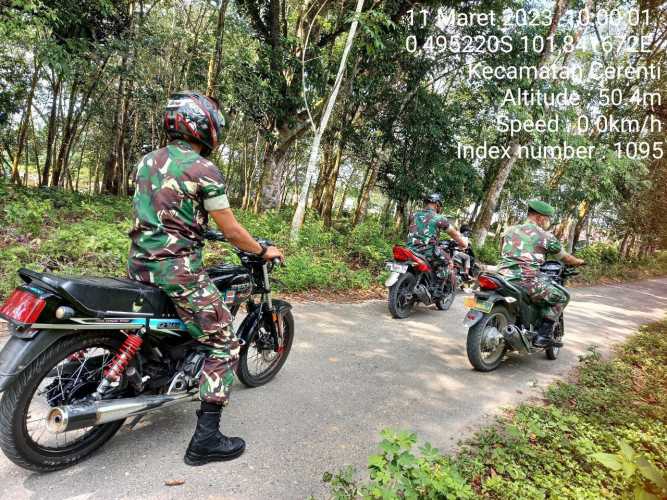 SP Nasution Babinsa Koramil 06/Cerenti Kodim 0302/Inhu Laksanakan Patroli Untuk Cegah Kebakaran Hutan Dan Lahan Kompe Berangin Kecamatan Cerenti 
