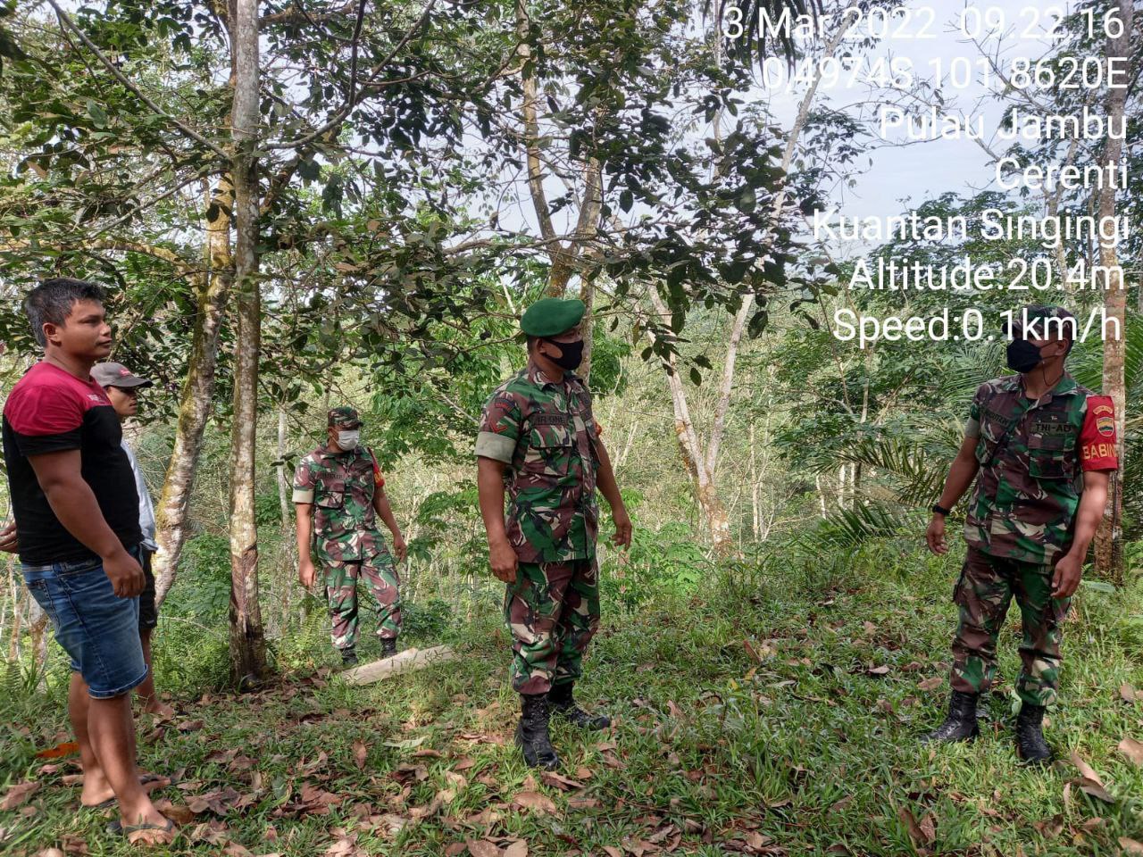 Babinsa Koramil 06/Cerenti Kodim 0302/Inhu Patroli Dan Sosialisasi Cegah Karhutla 