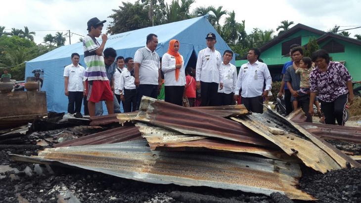 Pemko Pekanbaru Serahkan Bantuan Korban Kebakaran di Labuh Baru