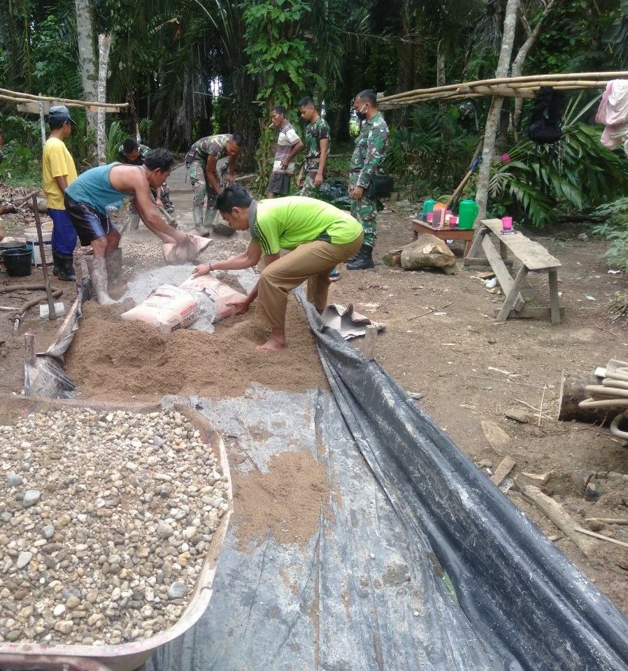 Kades Tambak, Ikut Pelaksanaan Semenisasi TMMD KE-109 Kodim 0302/ Inhu