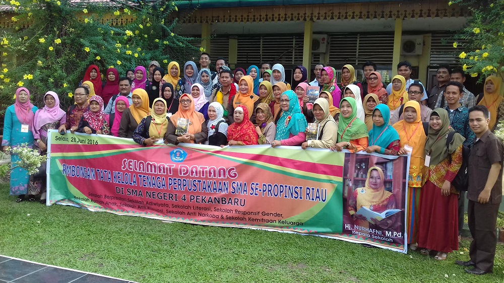 Rombongan Tata Kelola Perpustakaan Belajar ke SMAN 4 Pekanbaru