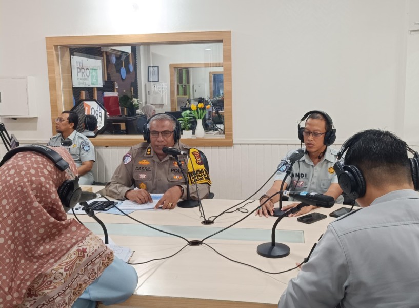 Ditlantas Polda Riau Kampanyekan Keselamatan Lalu Lintas Lewat Dialog di RRI Pekanbaru