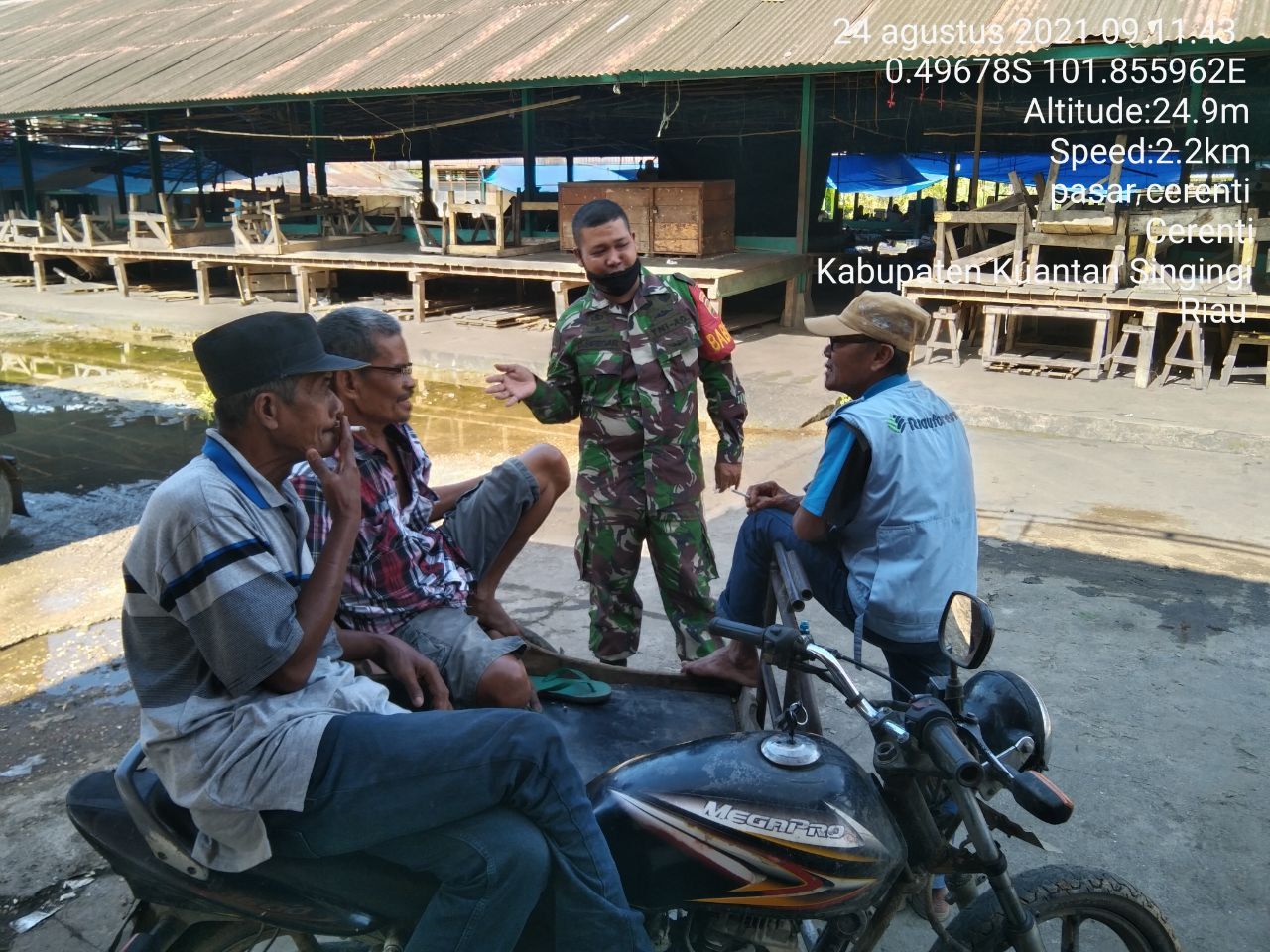 Bintara Pembina Desa, Koramil 06/Cerenti Kodim 0302/Inhu, Serda Dumen Siregar Melaksanakan Komsos Dengan Warga Binaan Tentang Prokes