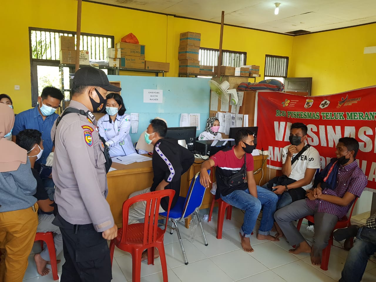 Polsek Teluk Meranti Pantau Pelaksanaan Vaksinasi Covid-19 di Puskesmas