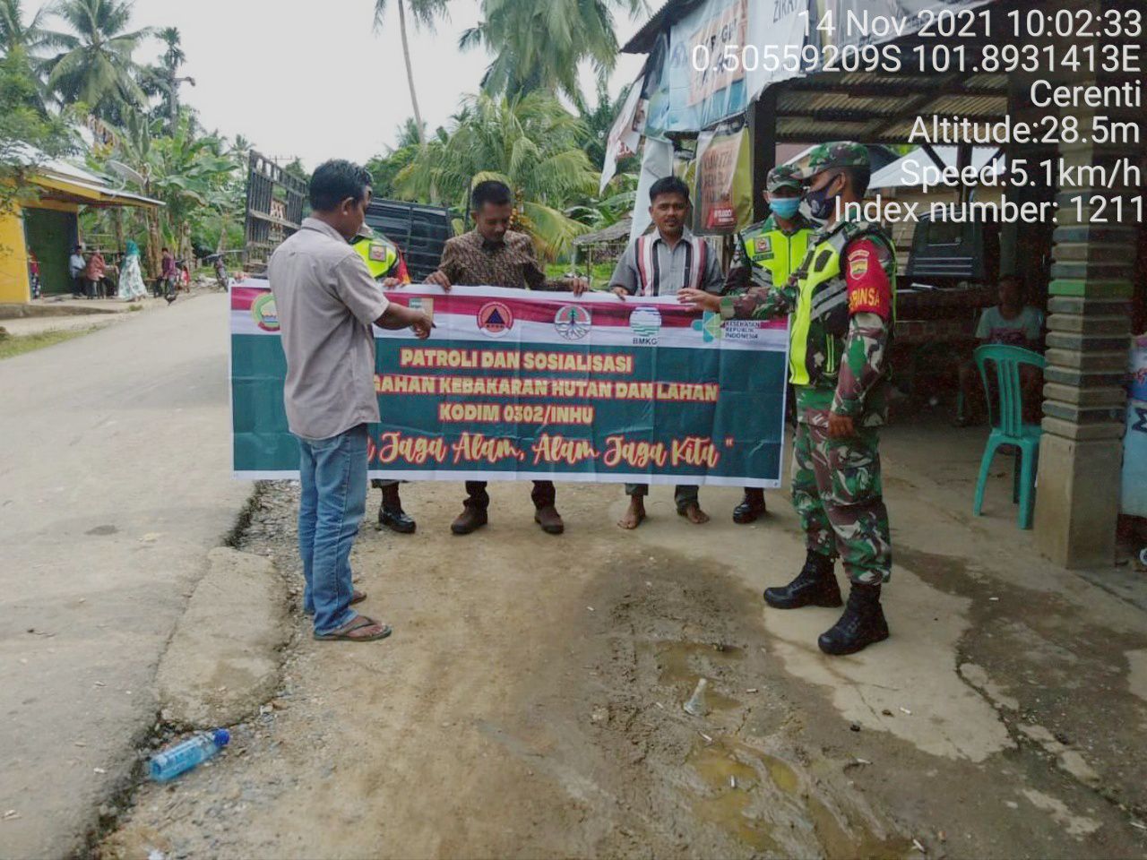 Babinsa Koramil 06/Cerenti Kodim 0302/ Inhu Laksanakan Patroli Untuk Cegah Kebakaran Hutan Dan Lahan di Pulau Bayur Kecamatan Cerenti