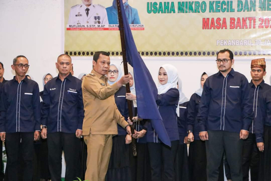 Pj Wali Kota Muflihun Lantik dan Kukuhkan Ketua Forum UMKM Pekanbaru