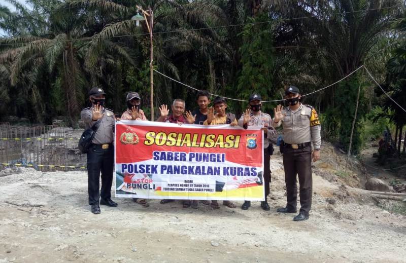 Polsek Pangkalan Kuras Sosialisasi Saber Pungli kepada Pengawas dan Pekerja Proyek Gorong-Gorong di Sorek Satu