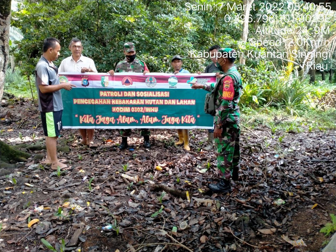 Babinsa Koramil 06/Cerenti Kodim 0302/Inhu Dan Warga Lakukan Patroli Karhutla Di Wilayah Teritorialnya