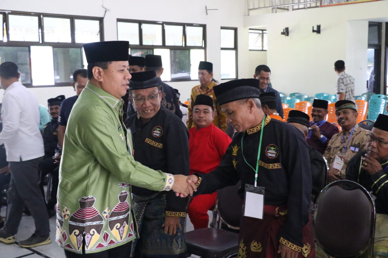 Plt Bupati Suhardiman Amby, Peran Pemangku dan Perangkat Adat Sangat Diperlukan 