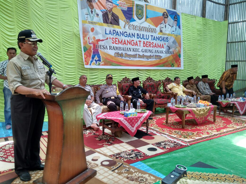 Bupati Inhil Resmikan Lapangan Bulu Tangkis Desa Rambaian, Kecamatan GAS