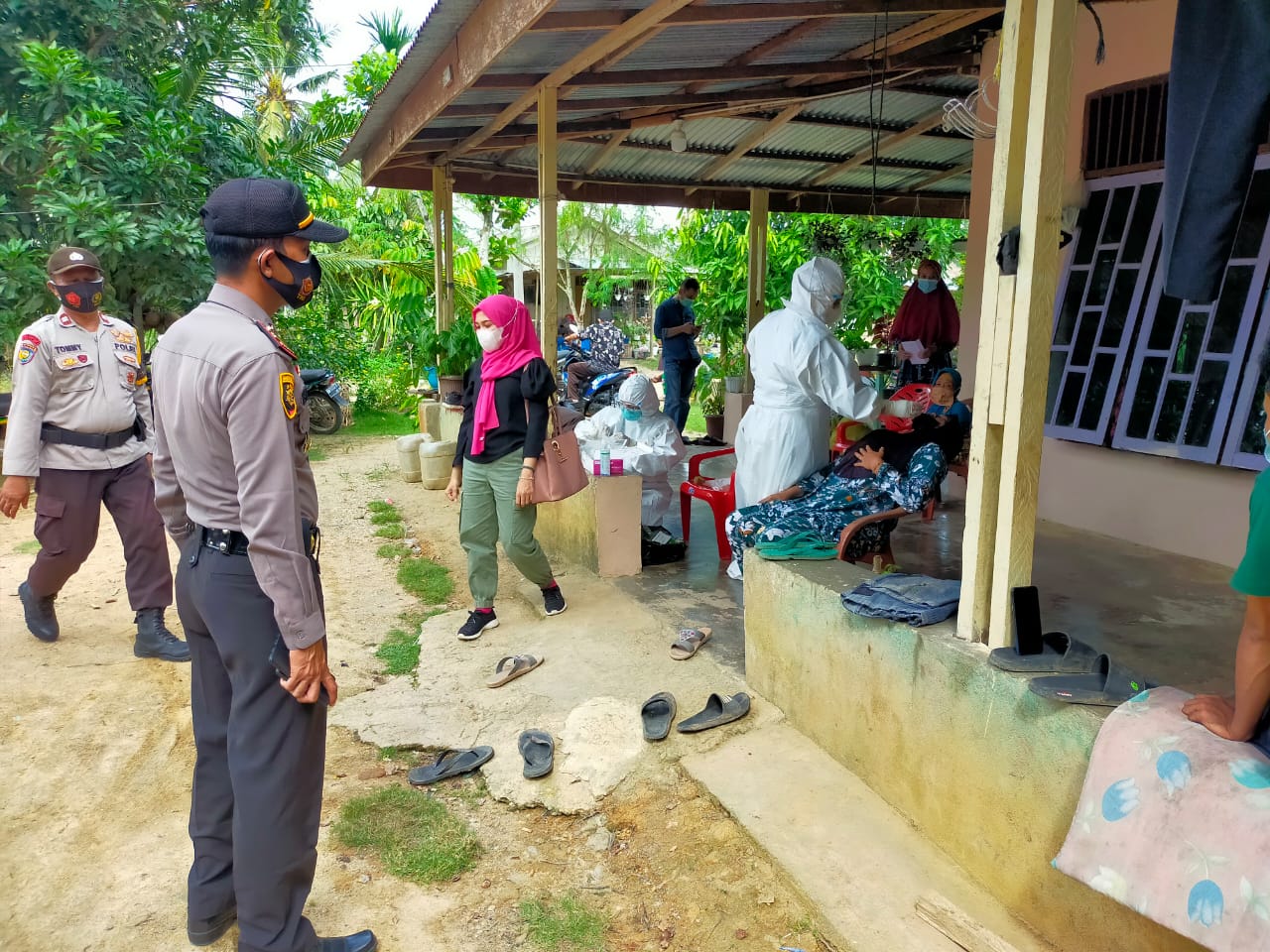 Polsek Pangkalan Lesung Bersama Tim Gugus Lakukan 3T Terhadap Pasien Positif Covid-19