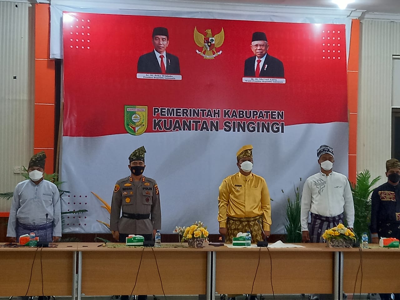 Kapolres Kuansing Bersama Forkopimda Mengikuti Rapat Paripurna DPRD Provinsi Riau Dalam Rangka Peringatan Hari Jadi Ke-64 Provinsi Riau Secara Virtual