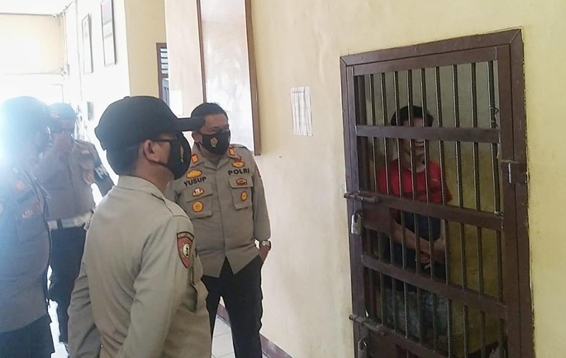 Kapolsek Lakukan Pengecekan Tahanan yang Ada di Polsek Bandar Sei Kijang