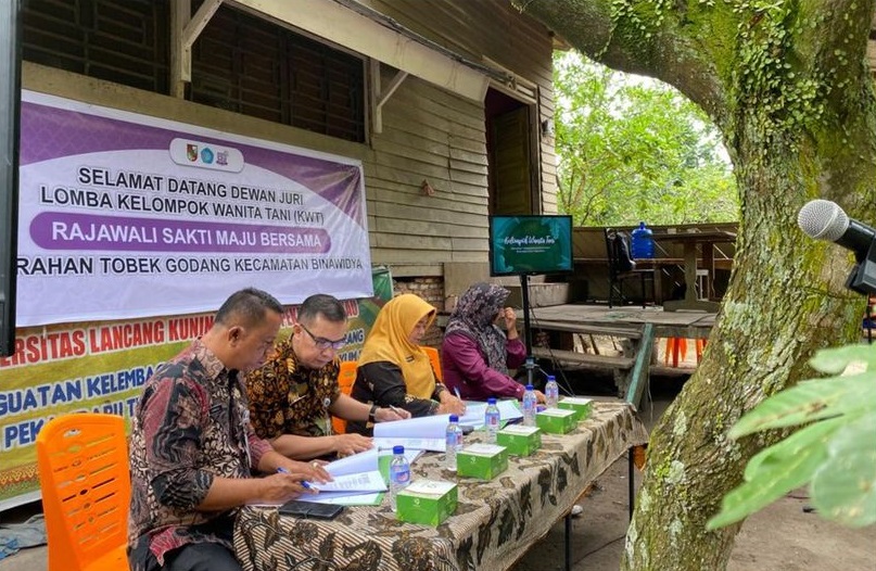 Camat Binawidya Hadiri Penilaian Lomba KWT Rajawali Sakti