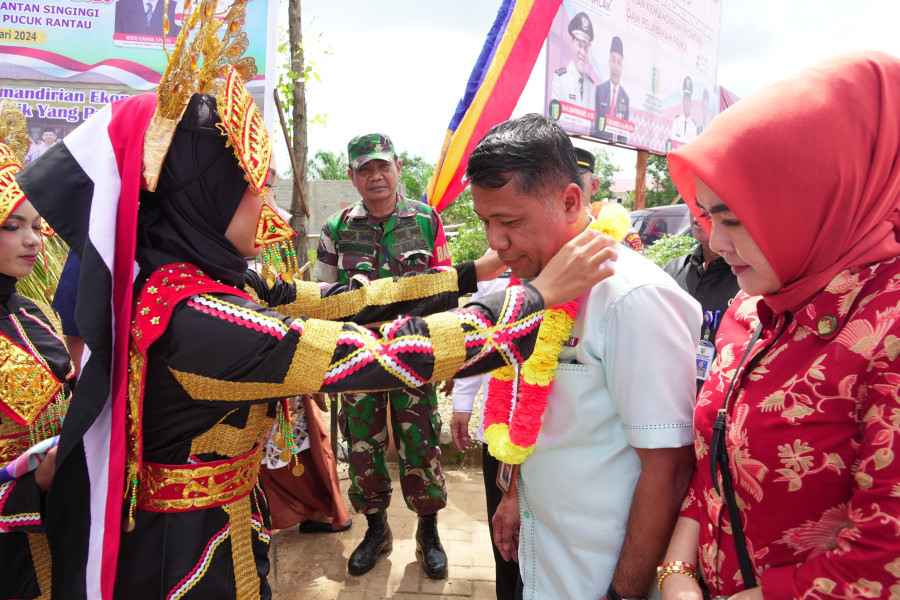 Atasi Keluhan Masyarakat Terkait Jalan Rusak;  Bupati Instruksikan PUPR Siagakan Alat Berat di Pucuk Rantau