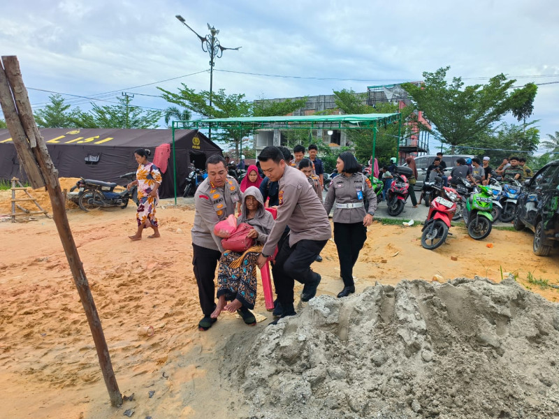 7.597 Jiwa Terdampak Banjir di Rumbai, Polda Riau Pastikan Kebutuhan Pengungsi Terpenuhi