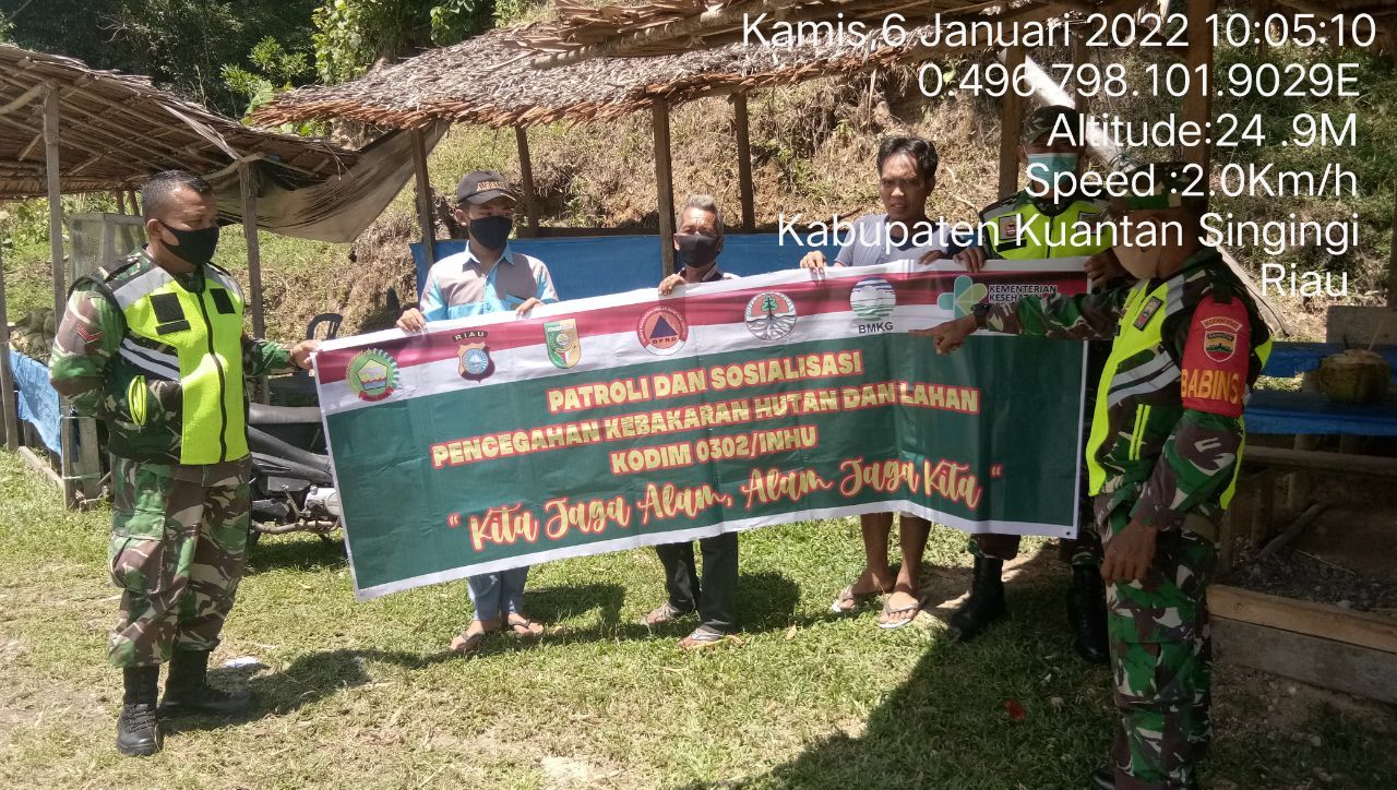 Babinsa Koramil 06/Cerenti Kodim 0302/Inhu Rutin Patroli Dan Sosialisasi Cegah Karhutla Di Wilayah Teritorialnya