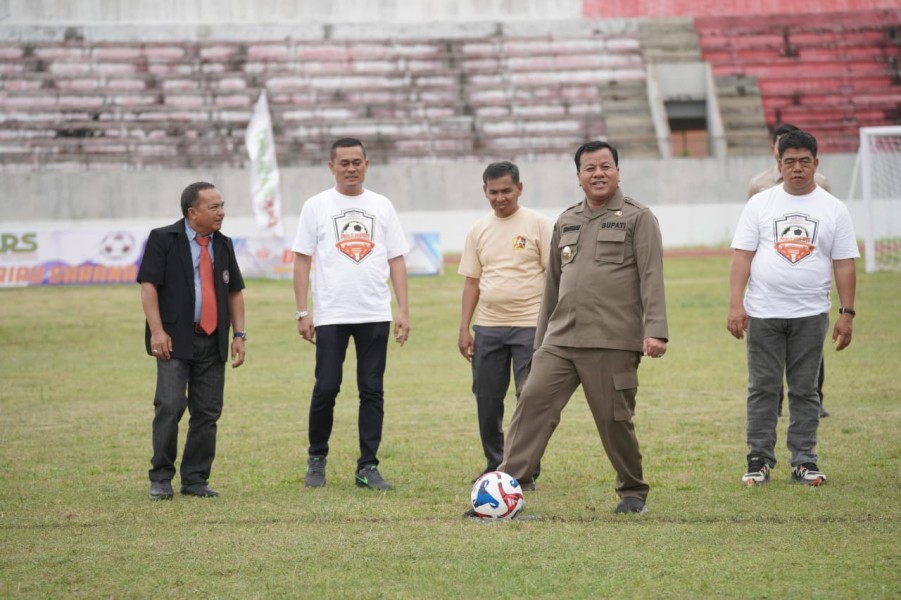 Bupati Kuansing Suhardiman Amby buka Turnamen Sepakbola Piala Bupati U-18