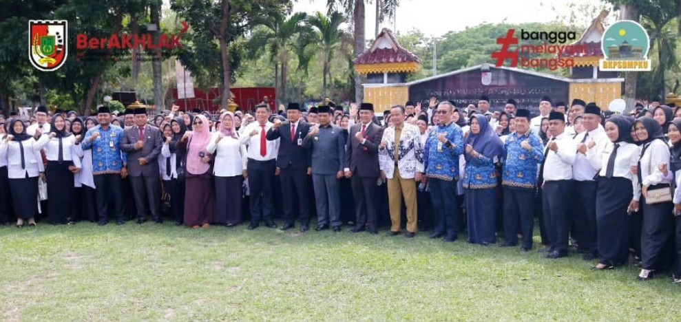 Kepala BKPSDM Dampingi Pj Walikota Serahkan 636 SK PPPK Pekanbaru