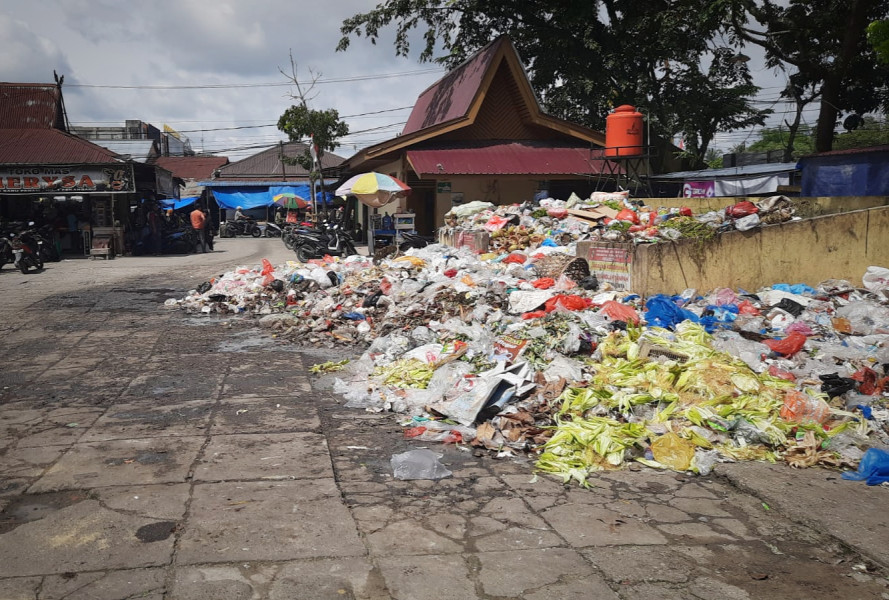 Kerusakan Alat Berat di TPA Muara Fajar Sebabkan Sampah Menumpuk di TPS