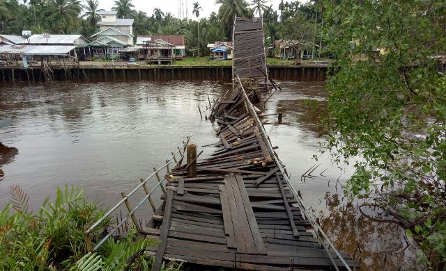 Akan Dibangun Tahun Ini, Jembatan di Mandah Ambruk Duluan